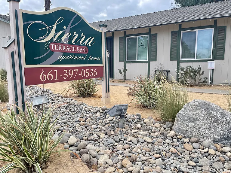 Sierra and Terrace East — Photo 4