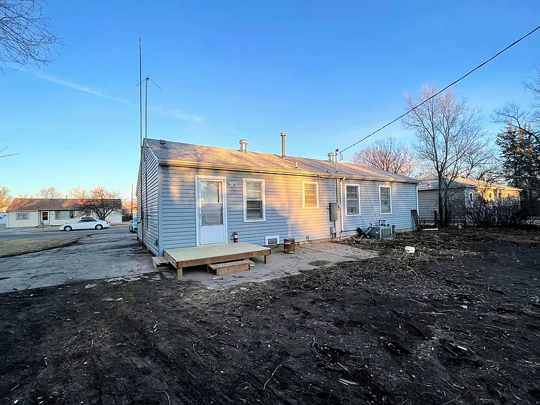 1019 College Ln — Photo 15
