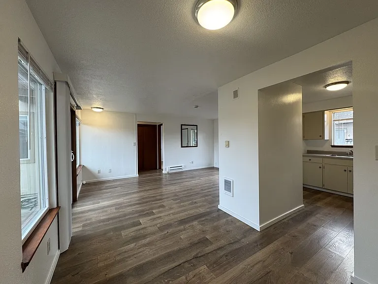 Olympic Plaza Apartments — Photo 3