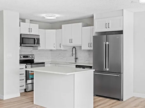 937 E Marcombe Dr NE, Calgary, AB T2A 3H2