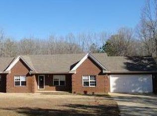 230 Hollow Tree Ln, Byhalia, MS 38611