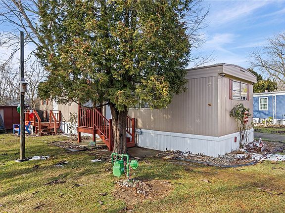 4th image of 3902 Lockport Olcott Rd