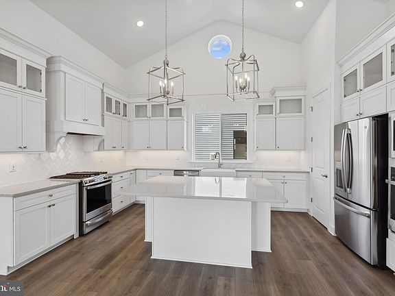 4th image of 327 Kingfisher Ln