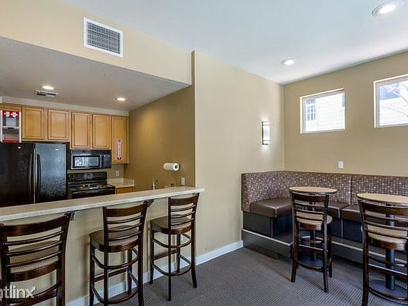 4th image of 410 N 1st St Unit 335