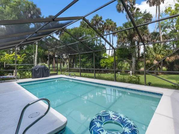 6 Courtney Ct, Palm Coast, FL 32137