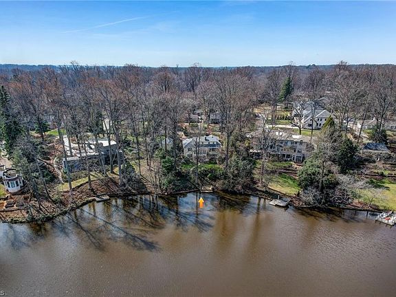 3rd image of 202 Kemp Rd W