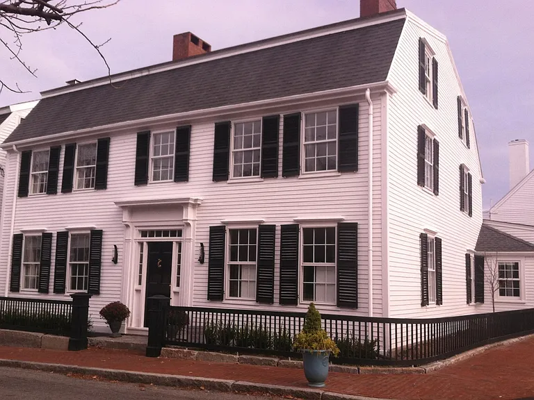 EXTERIOR RIGHT VIEW