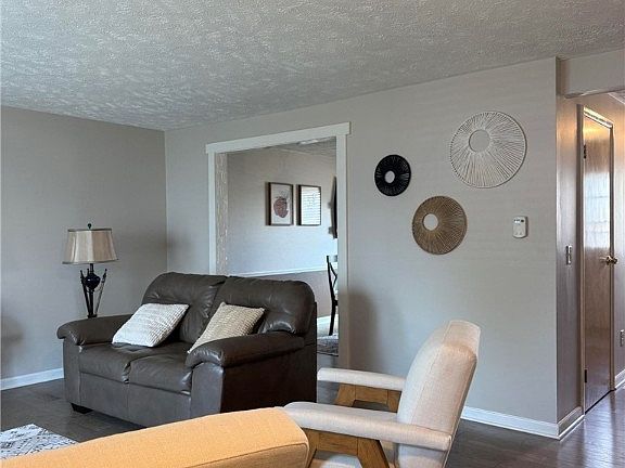 5th image of 7487 Essex Dr