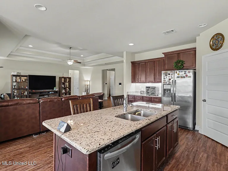 10784 Chapelwood Dr — Photo 8