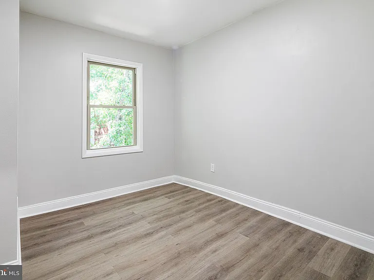 3857 Wyalusing Ave — Photo 8