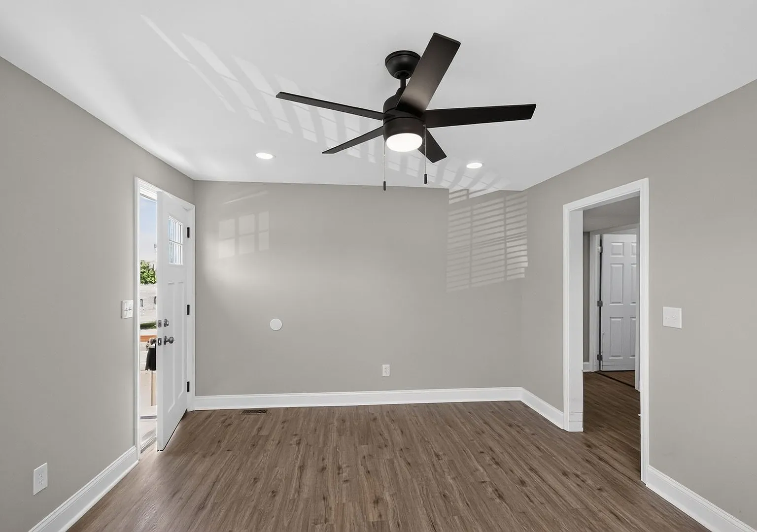 Charming 2BR Duplex in Oak Ridge — Photo 3