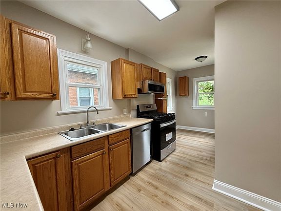 4th image of 3275 Livingston Ave