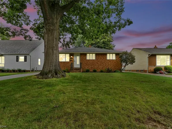 7329 Craigmere Dr, Middleburg Heights, OH 44130