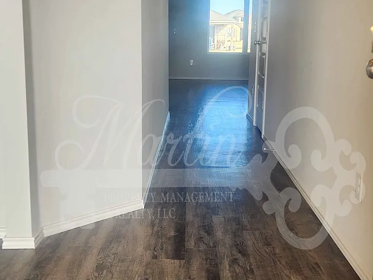 1410 Ellie Ct — Photo 7