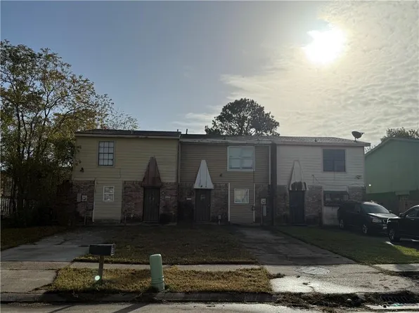 5161 Lakeview Ct, New Orleans, LA 70126