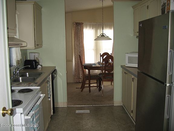 3rd image of 489 Papaya Cir
