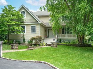 79 Mud Rd, Setauket, NY 11733