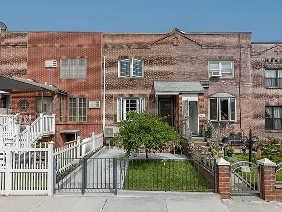 2nd image of 20-44 28th St #2044