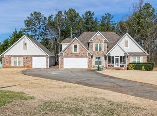 93 Spring Lake Dr, Dallas, GA 30132