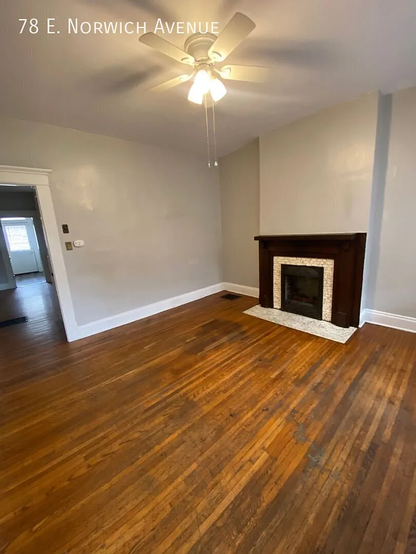 Beautiful 2 Bed 1 Bath Townhome on Norwich! leasing for Fall 2027! — Photo 2