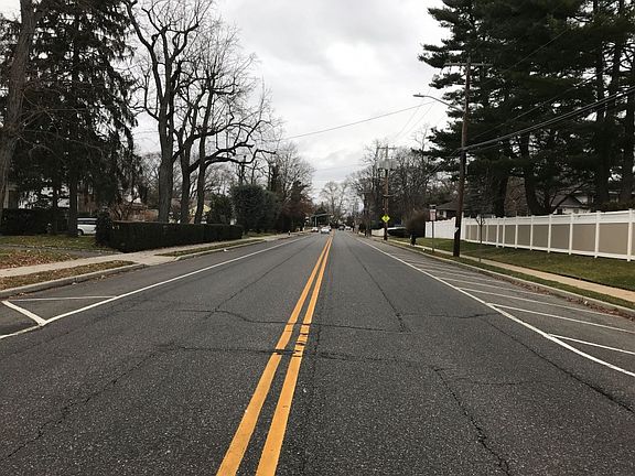 4th image of 733 Hempstead Ave
