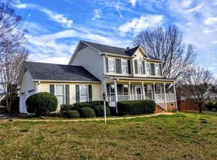 102 Cantrell Ridge Dr, Boiling Springs, SC 29316