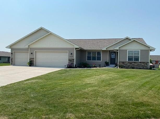 1st image of 635 Badger Dr.