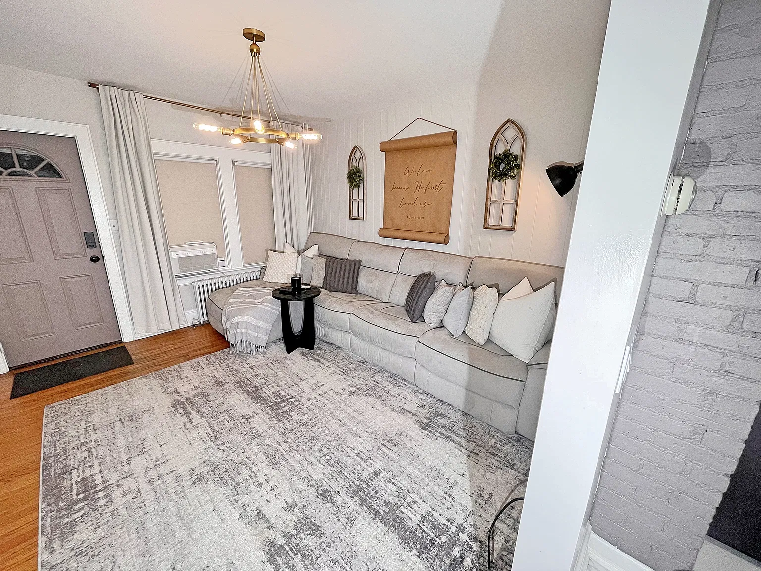 3 bed, 1000 sqft, $3,000 — Photo 2