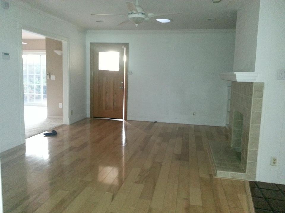 Hardwood living room w/fireplace