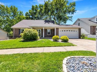 672 Rustic Valley Dr, Ballwin, MO 63021