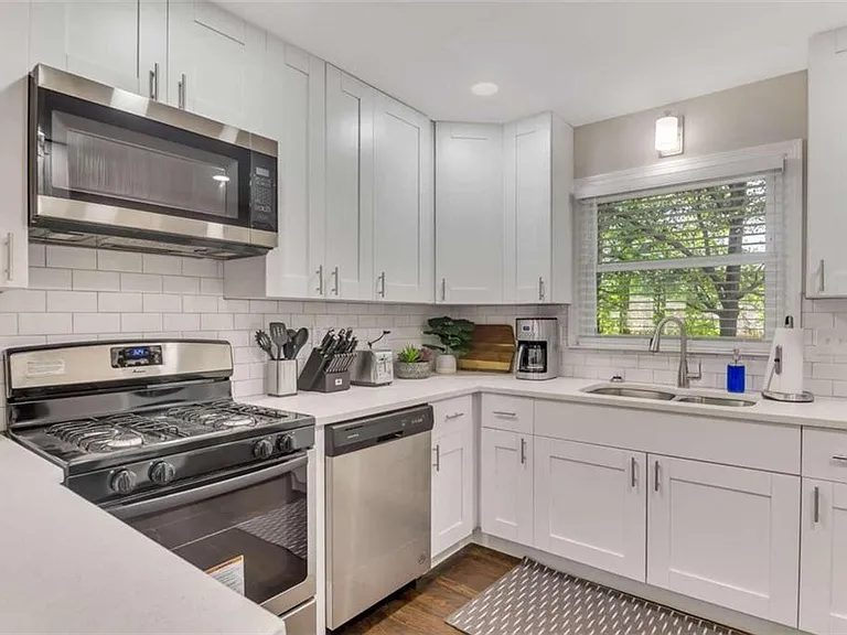 1386 Sandtown Rd SW — Photo 5