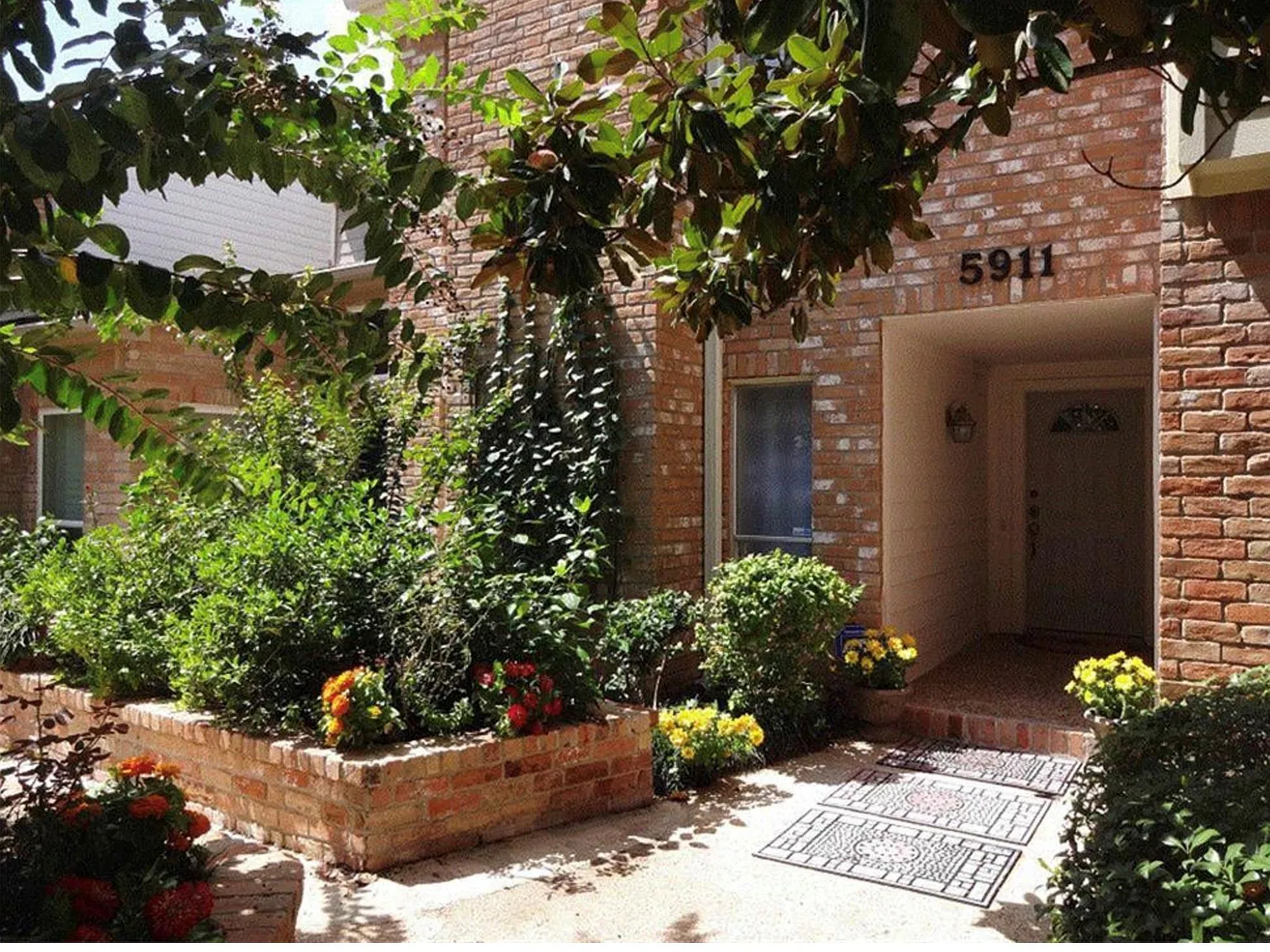 2 bed, 2.5 bath, 1399 sqft, $2,200 — Photo 1