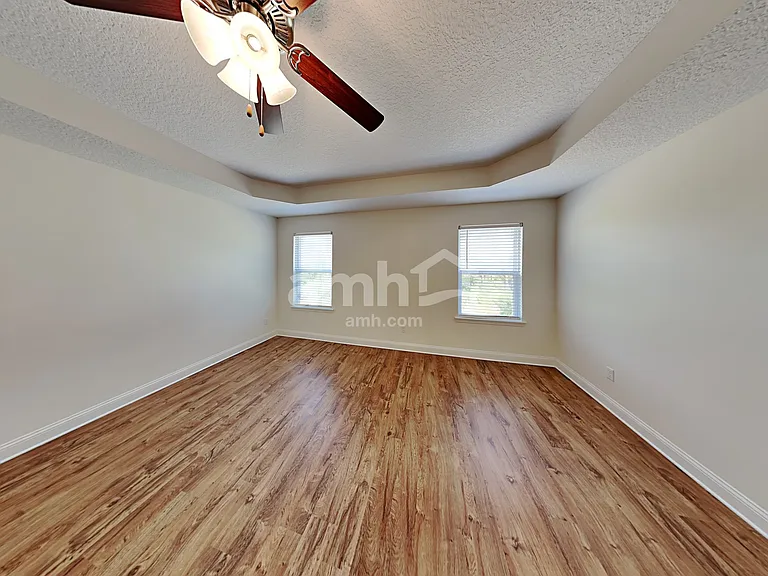 327 Cortez Dr — Photo 10