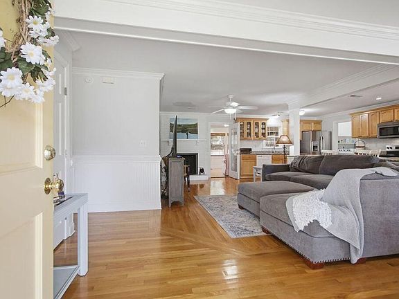 4th image of 1119 Island View Dr