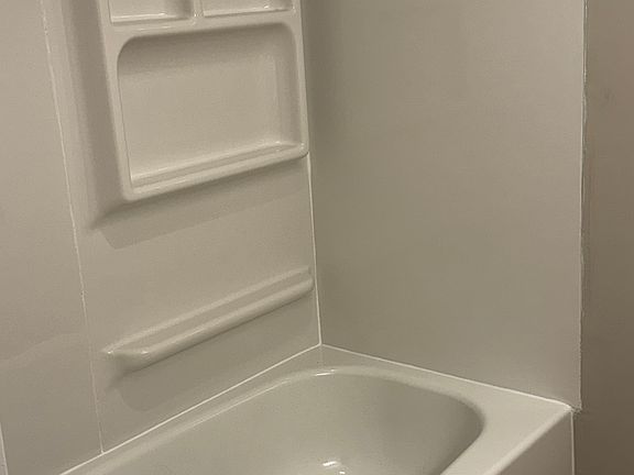 4th image of 302 Jefferson Ave