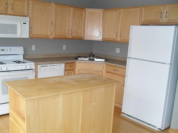 2nd image of 1651 Crossings Blvd