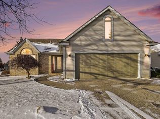 5620 W Spring Knoll Dr, Bay City, MI