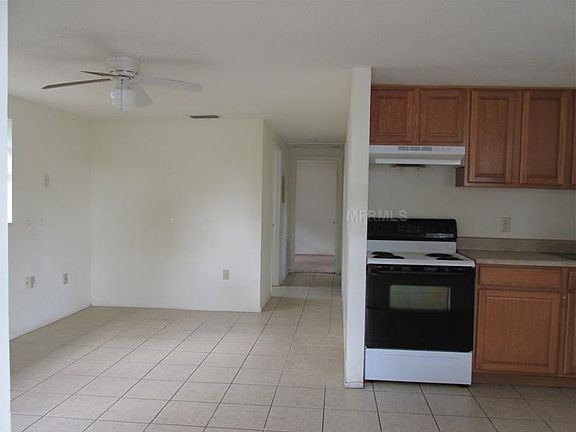 3rd image of 1810 Bond St