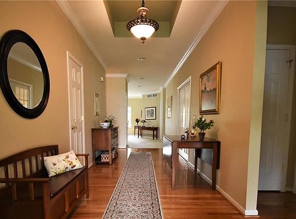 5th image of 136 Glenmoor Cir