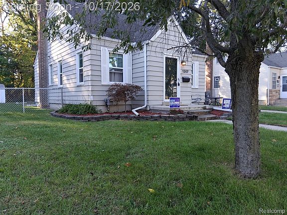 3rd image of 1307 N Alexander Ave