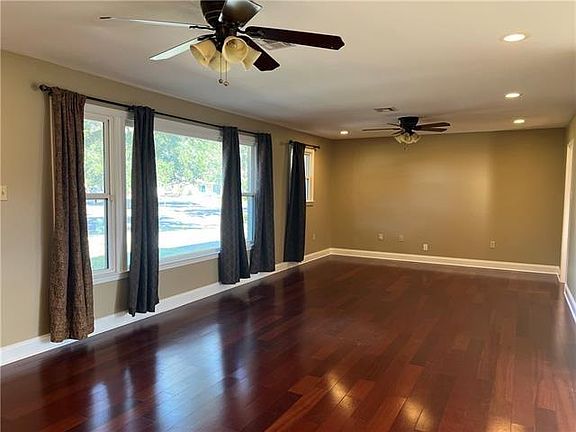 3rd image of 840 Turquoise St