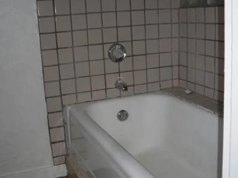 504 W Brown St — Photo 6