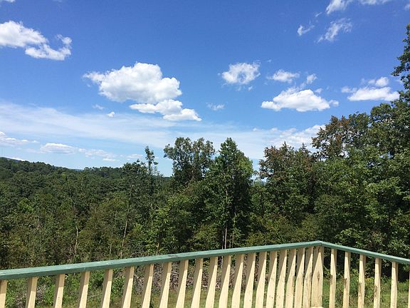 3rd image of 22 Dogwood Ln
