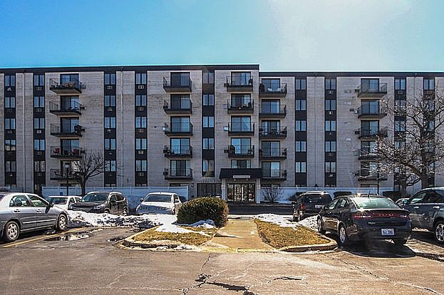 1st image of 9118 Elmwood Dr #5C