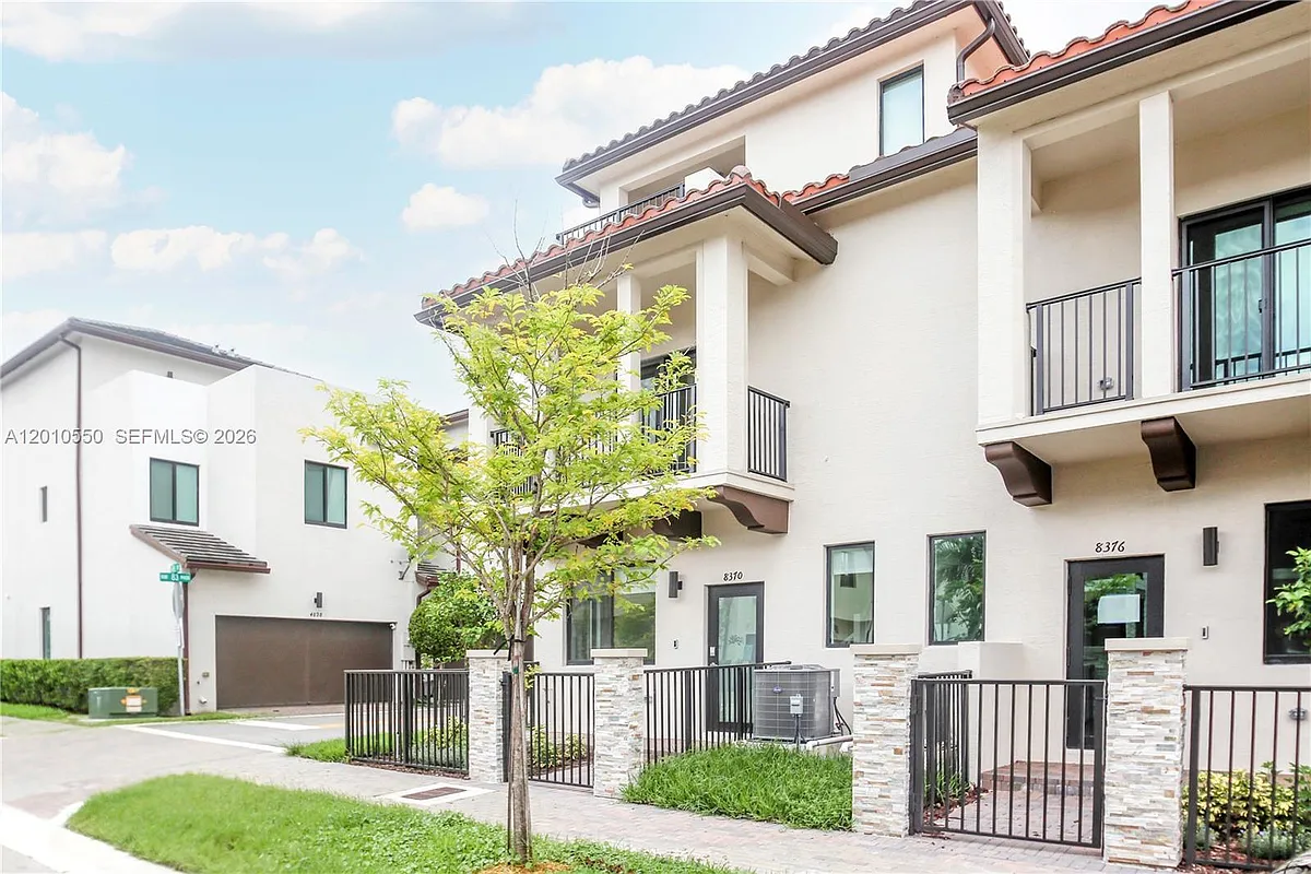 Building Photo - 8370 NW 49th St #8370