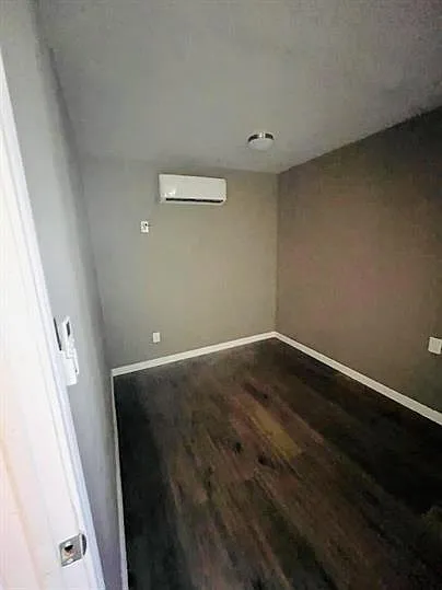 102 S Holland Ave — Photo 17