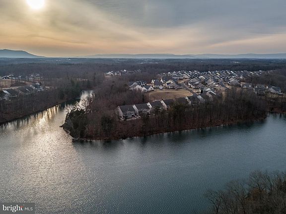 3rd image of 315 Grebe Dr