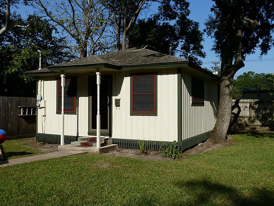 1st image of 816 1/2 W Adoue St