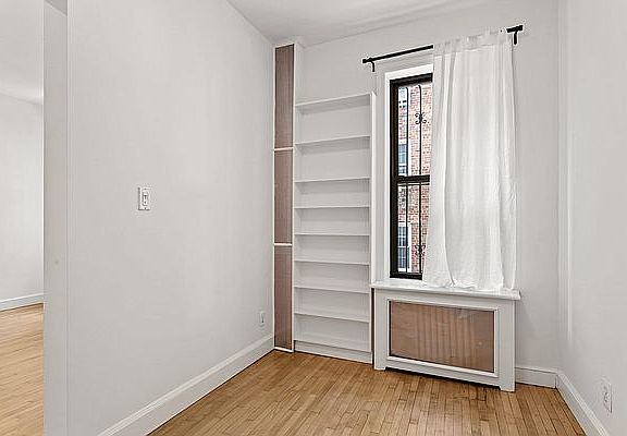 5th image of 24 Minetta Ln APT 3F