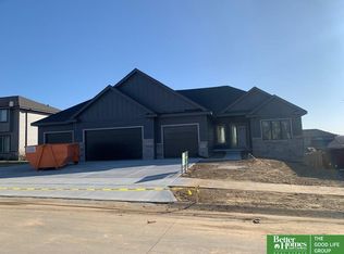 18321 Willis Ave, Elkhorn, NE 68022